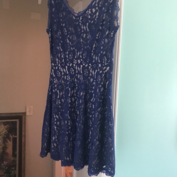 Blue dress and matching high heels - Picture 2 of 6